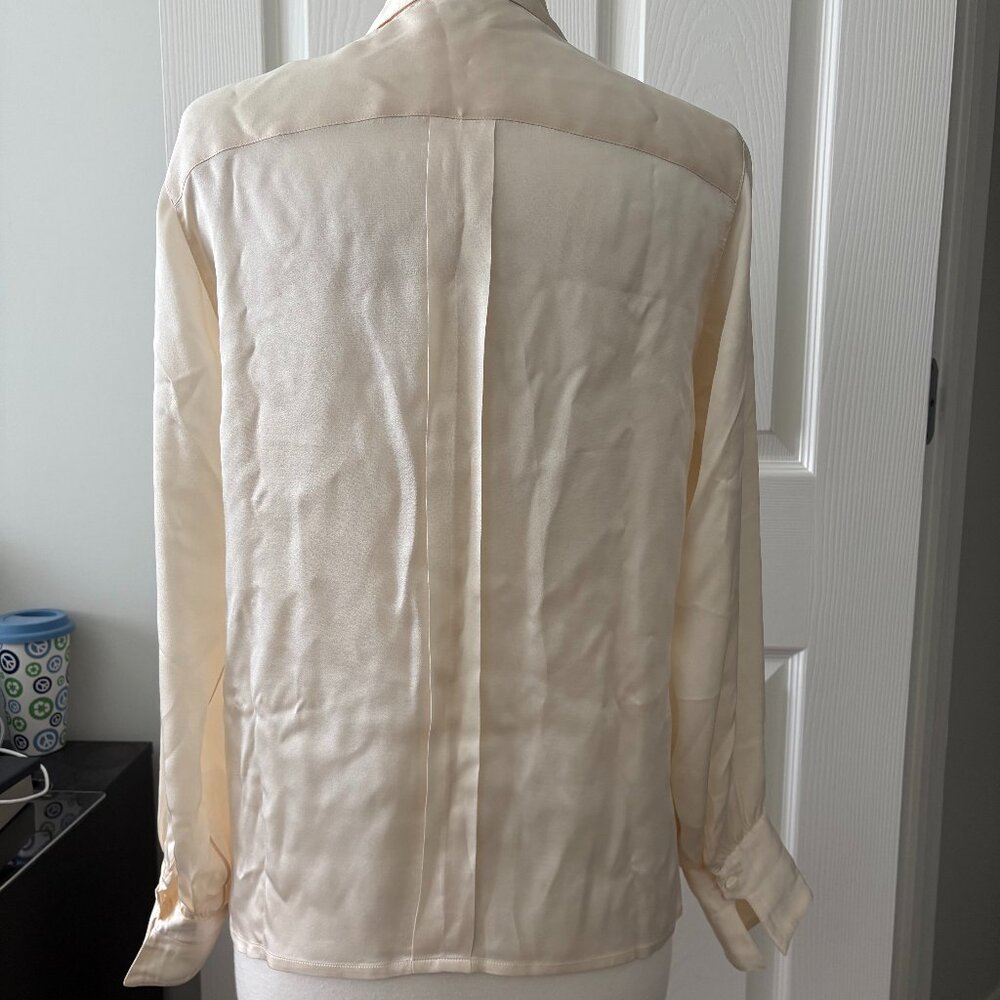 Vintage Ivory Silk Chanel Blouse Size 40 (Euro) - Picture 3 of 10